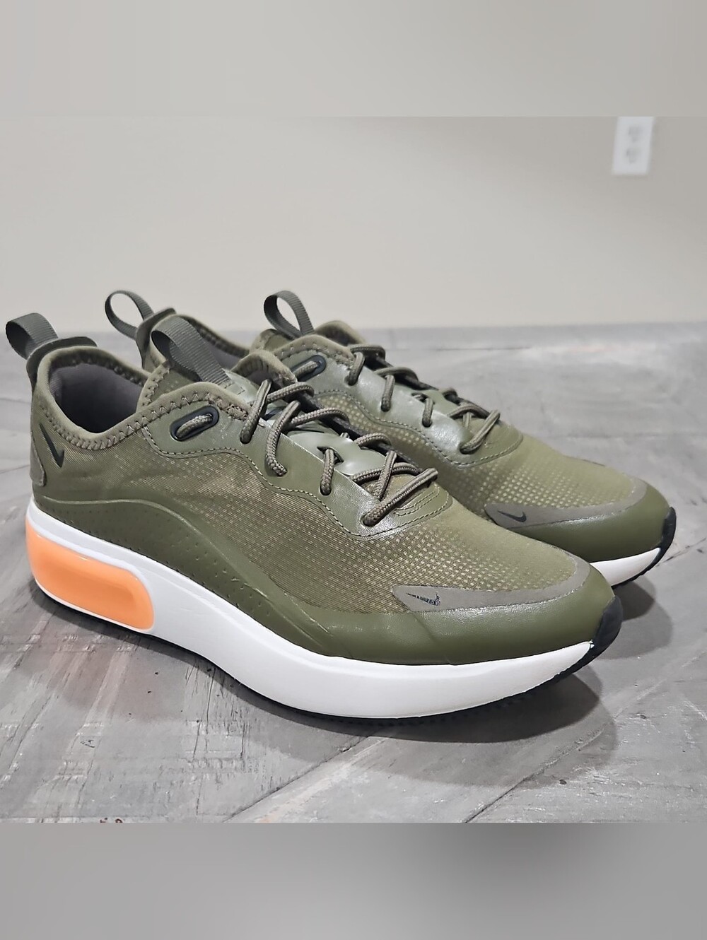 Nike Air Max Dia Medium Olive Women's Size 8
